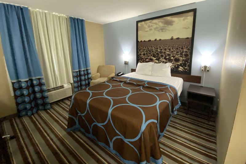 Super 8 By Wyndham Independence image