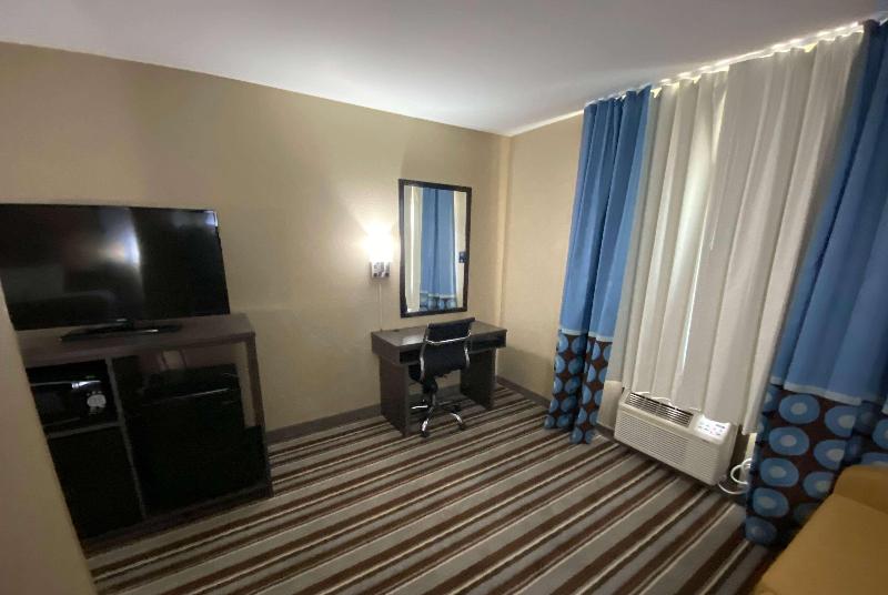 Super 8 By Wyndham Independence image