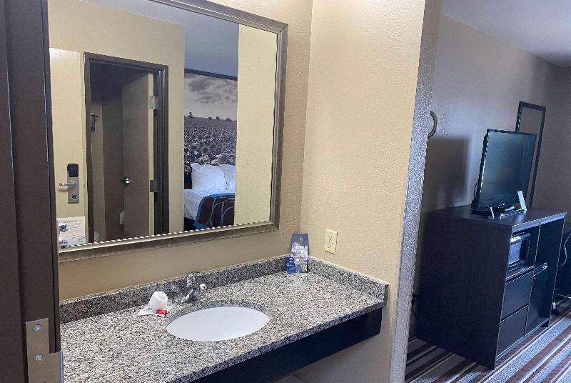 Super 8 By Wyndham Independence image