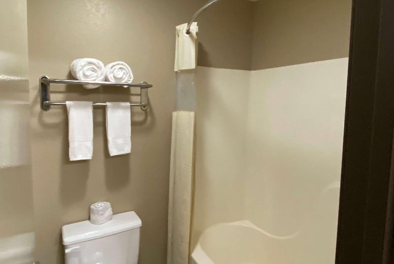 Super 8 By Wyndham Independence image