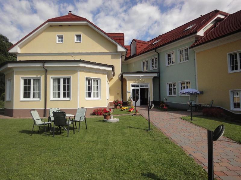 Cateski dvorec image