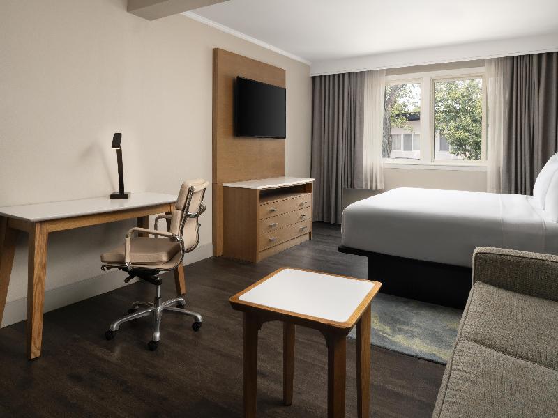 DoubleTree by Hilton Providence Airport Warwick image