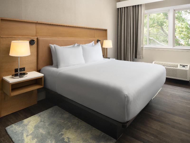 DoubleTree by Hilton Providence Airport Warwick image