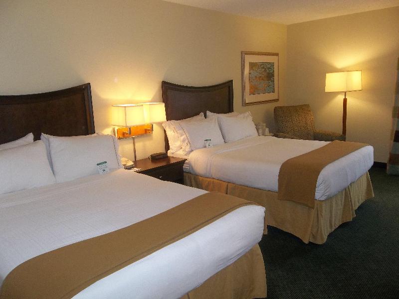 Holiday Inn Express Indianapolis Airport photo 24