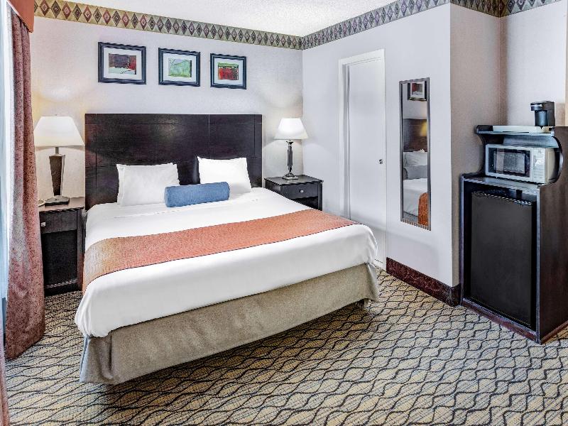 Howard Johnson by Wyndham Lenox image