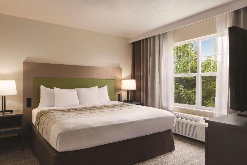 Country Inn & Suites Cottage Grove image
