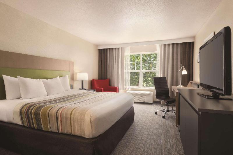 Country Inn & Suites Cottage Grove image