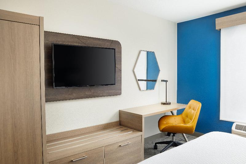 Holiday Inn Express Hotel & Suites Port St. Lucie image