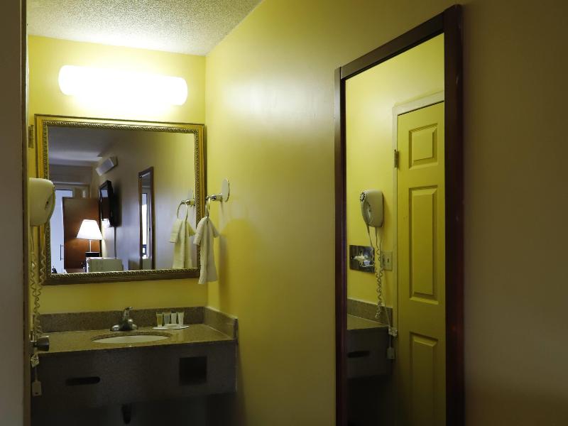 Travelodge By Wyndham Parsippany image