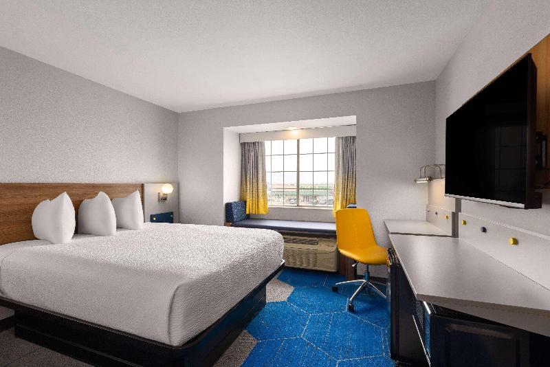 Microtel Inn & Suites By Wyndham Independence image