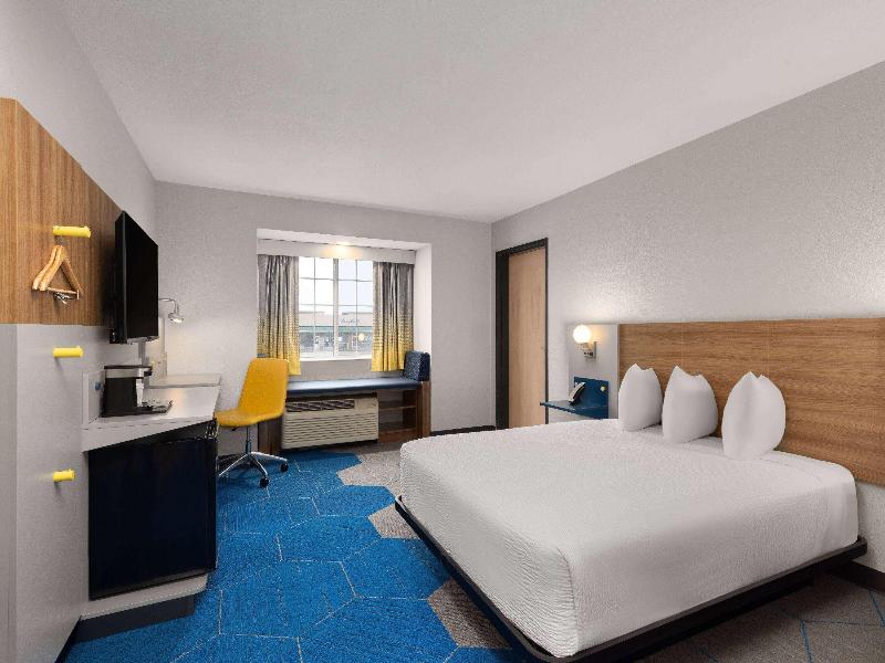Microtel Inn & Suites By Wyndham Independence image