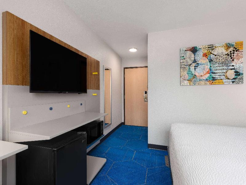 Microtel Inn & Suites By Wyndham Independence image