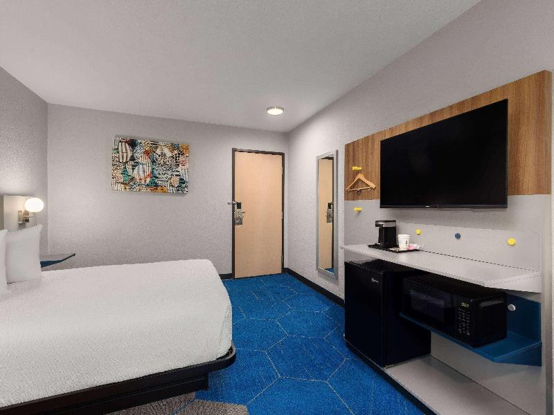 Microtel Inn & Suites By Wyndham Independence image