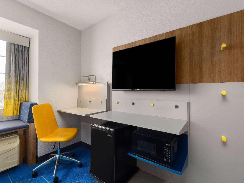 Microtel Inn & Suites By Wyndham Independence image
