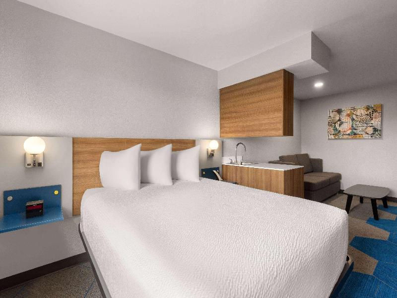 Microtel Inn & Suites By Wyndham Independence image
