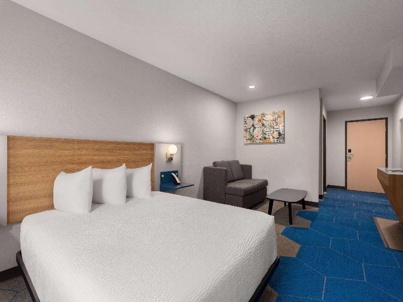 Microtel Inn & Suites By Wyndham Independence image