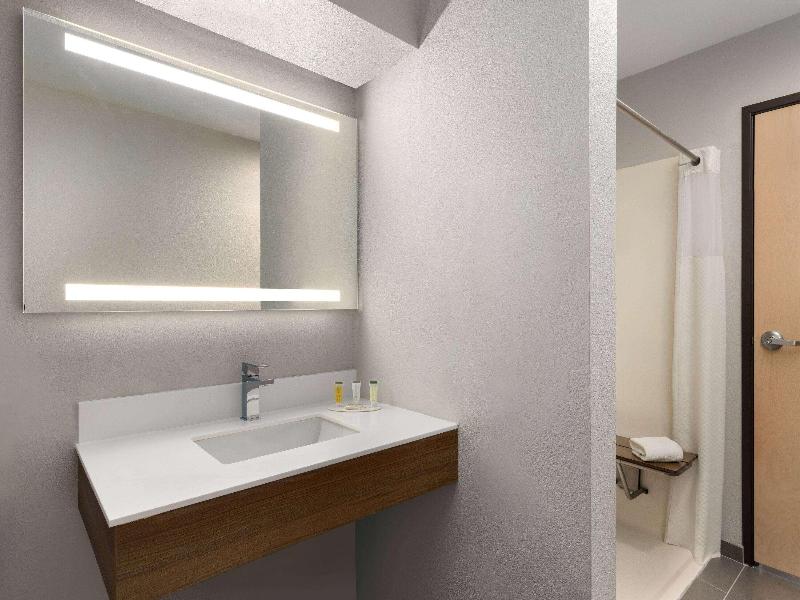 Microtel Inn & Suites By Wyndham Independence image