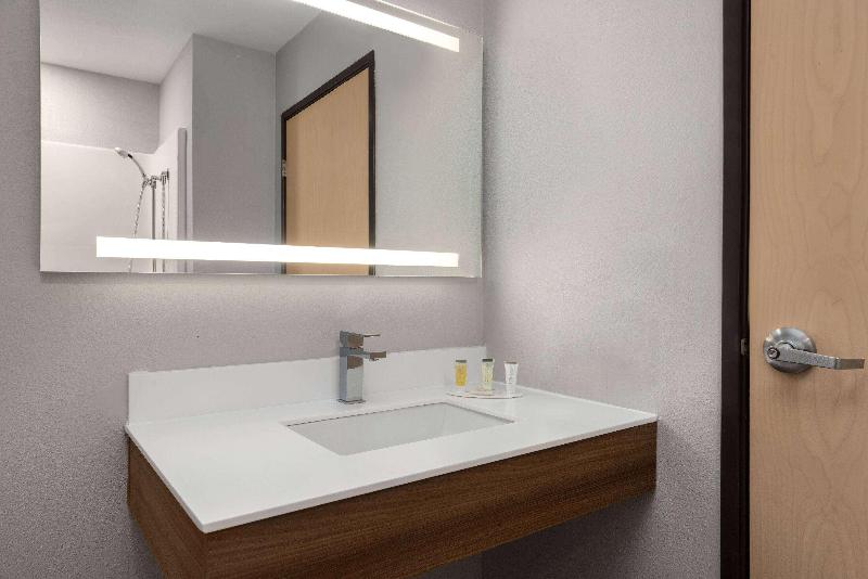 Microtel Inn & Suites By Wyndham Independence image
