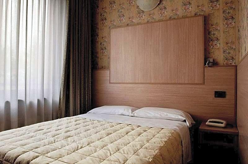 AIRONE HOTEL image
