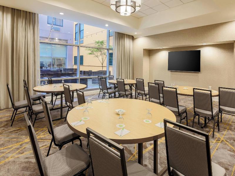 Courtyard By Marriott Pittsburgh Downtown image
