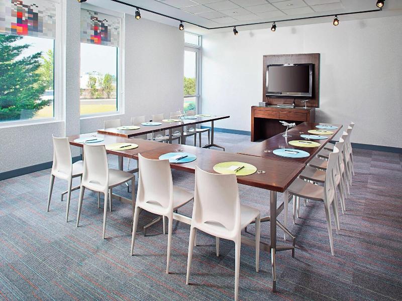 Aloft Philadelphia Airport image