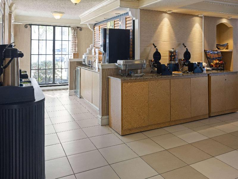 La Quinta Inn Pittsburgh Airport image
