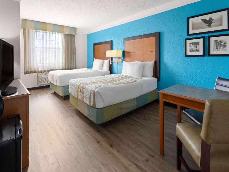 La Quinta Inn Pittsburgh Airport image