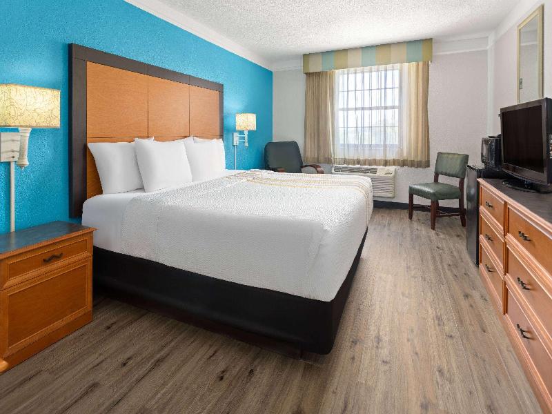 La Quinta Inn Pittsburgh Airport image