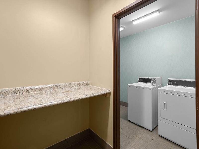 Super 8 By Wyndham Mars/Cranberry/Pittsburgh Area image