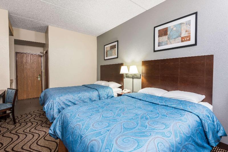 Super 8 By Wyndham Mars/Cranberry/Pittsburgh Area image