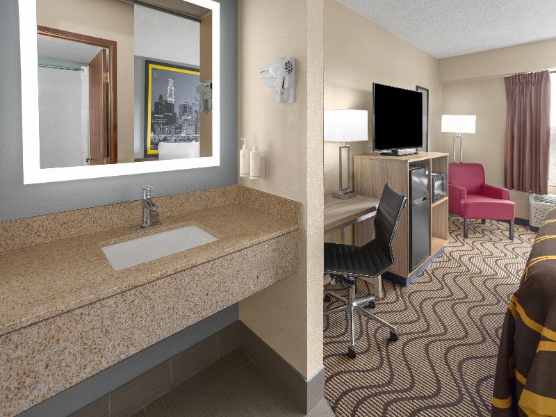 Super 8 By Wyndham Mars/Cranberry/Pittsburgh Area image