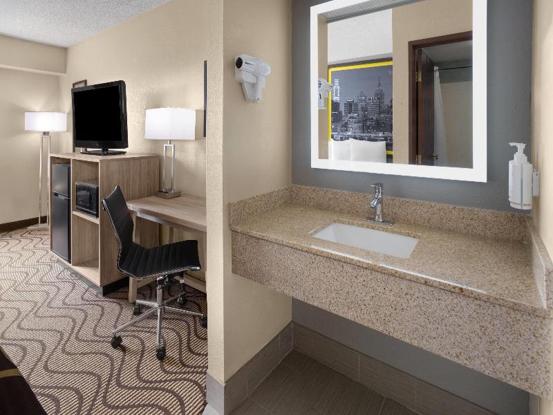 Super 8 By Wyndham Mars/Cranberry/Pittsburgh Area image