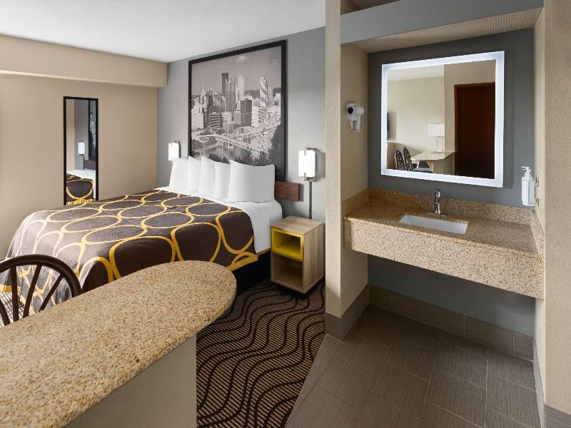 Super 8 By Wyndham Mars/Cranberry/Pittsburgh Area image