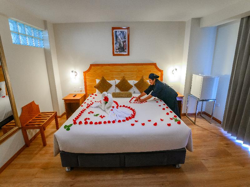 Sol Plaza Hotel image