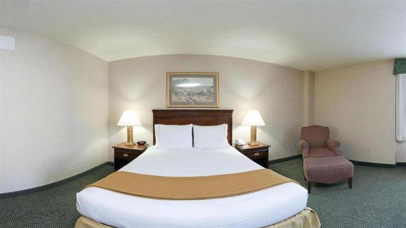 Holiday Inn Express Hotel & Suites Pittsburgh West