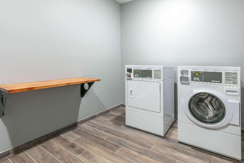 La Quinta Inn & Suites Jacksonville image
