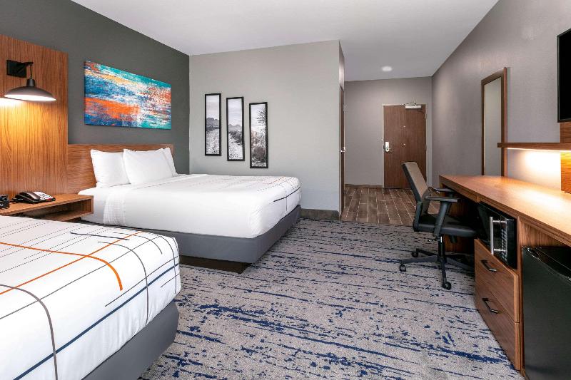 La Quinta Inn & Suites Jacksonville image