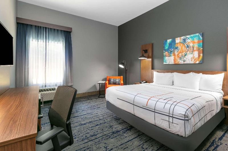 La Quinta Inn & Suites Jacksonville image