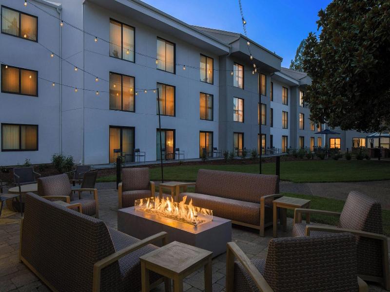 Courtyard Portland Beaverton image