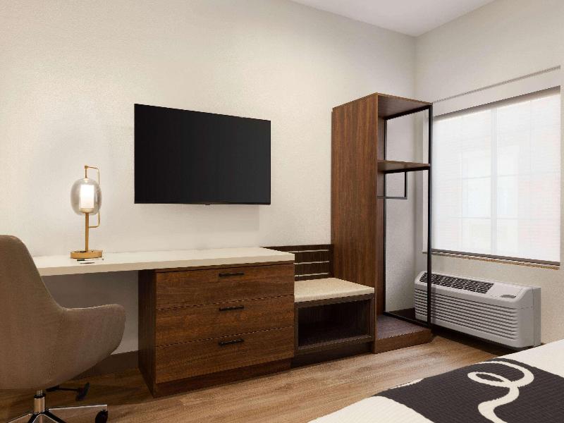 1 King Bed, Mobility/Hearing Accessible Room, Bathtub w/ Grab Bars