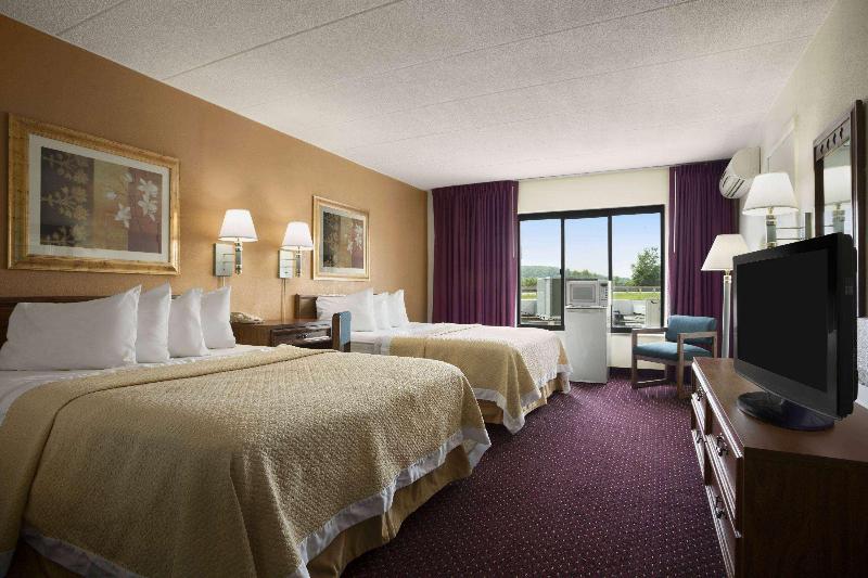 Ramada By Wyndham Pittsburghnew Stanton image