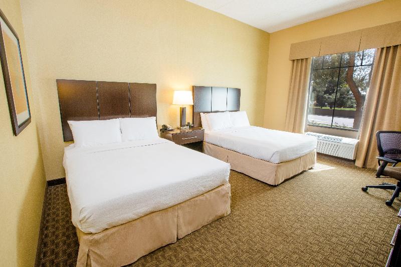 Holiday Inn Phoenix - Chandler image