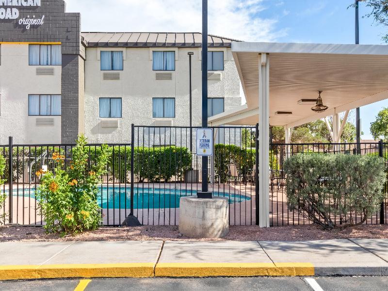 Super 8 by Wyndham Phoenix/Mesa/Gilbert Road image