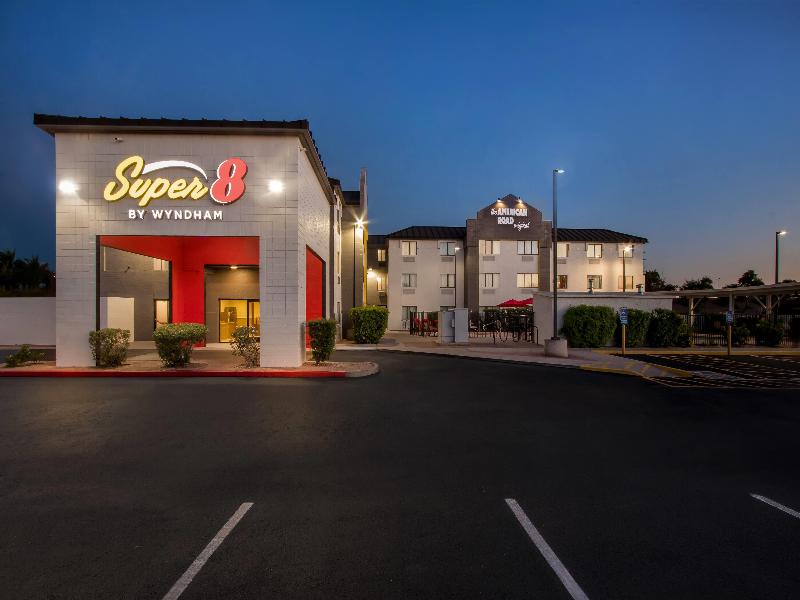 Super 8 by Wyndham Phoenix/Mesa/Gilbert Road image