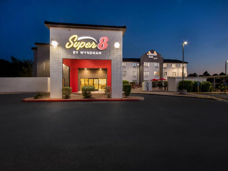 Super 8 by Wyndham Phoenix/Mesa/Gilbert Road image
