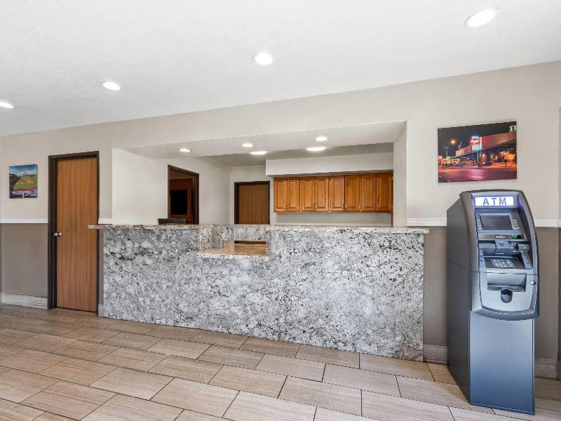 Super 8 by Wyndham Phoenix/Mesa/Gilbert Road image