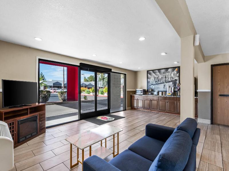Super 8 by Wyndham Phoenix/Mesa/Gilbert Road image