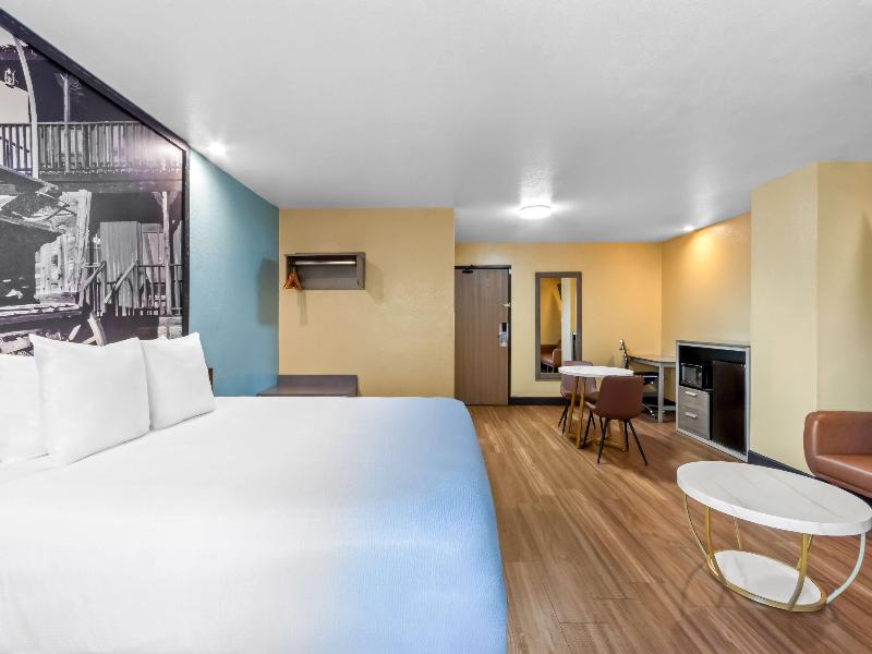 Super 8 by Wyndham Phoenix/Mesa/Gilbert Road image