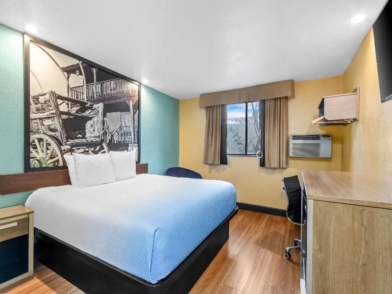 Super 8 by Wyndham Phoenix/Mesa/Gilbert Road image