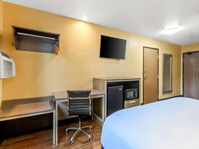 Super 8 by Wyndham Phoenix/Mesa/Gilbert Road image